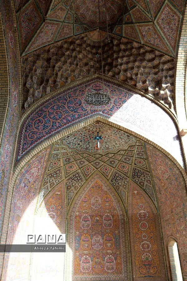 نصیرالملک؛ مسجدی از نور و رنگ