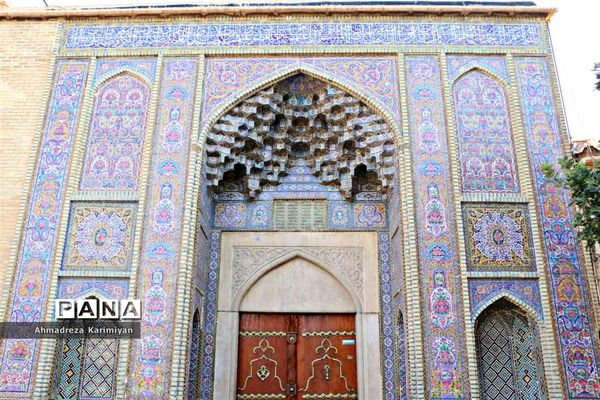 نصیرالملک؛ مسجدی از نور و رنگ