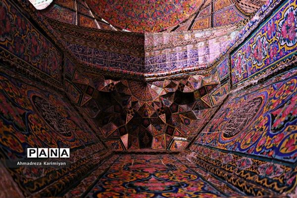 نصیرالملک؛ مسجدی از نور و رنگ