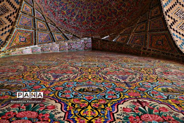 نصیرالملک؛ مسجدی از نور و رنگ