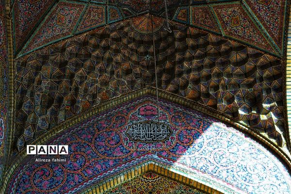 نصیرالملک؛ مسجدی از نور و رنگ