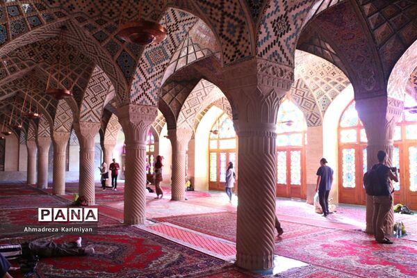 نصیرالملک؛ مسجدی از نور و رنگ