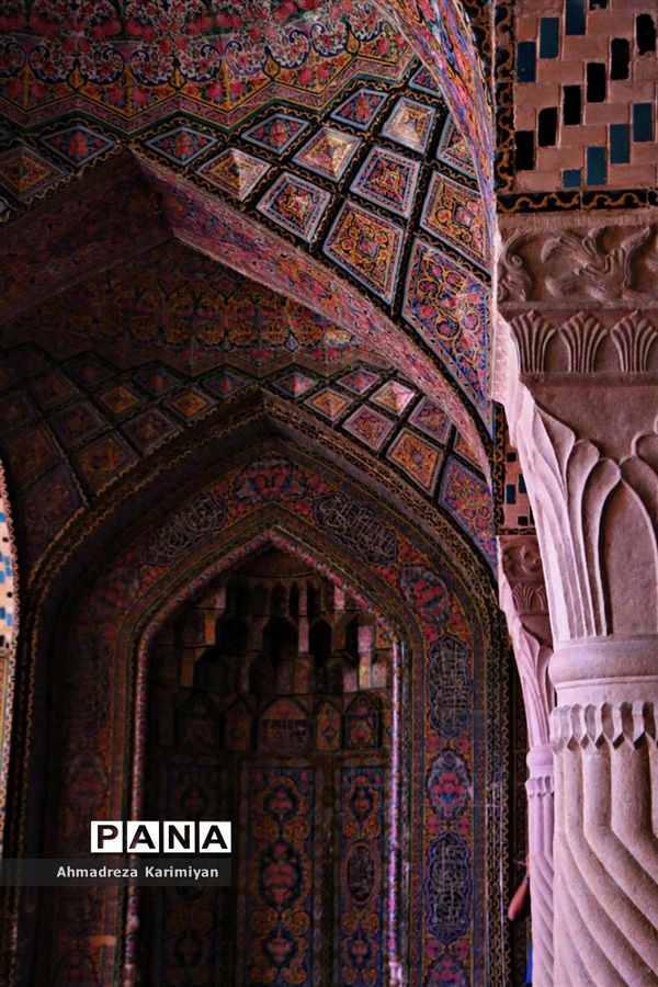 نصیرالملک؛ مسجدی از نور و رنگ