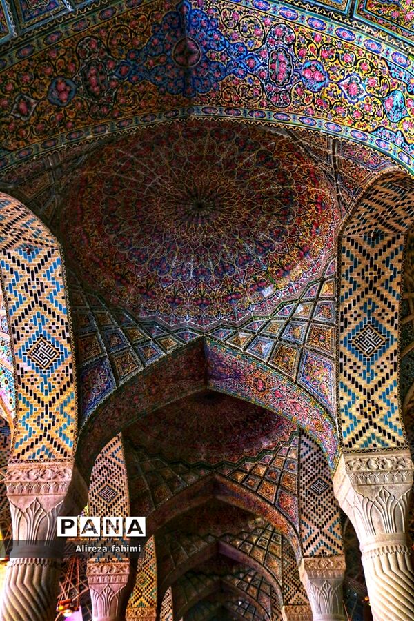 نصیرالملک؛ مسجدی از نور و رنگ