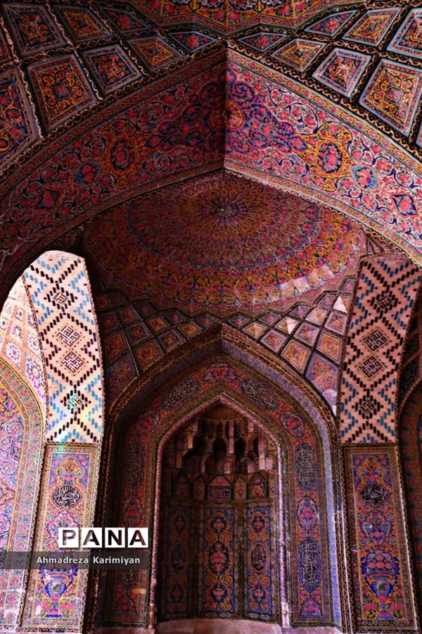 نصیرالملک؛ مسجدی از نور و رنگ