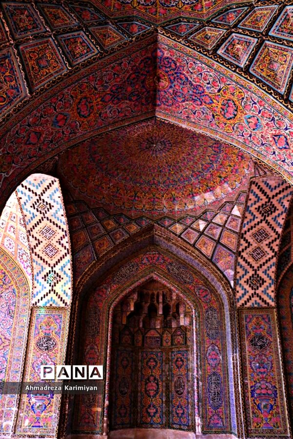 نصیرالملک؛ مسجدی از نور و رنگ