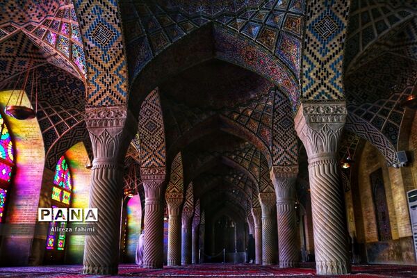 نصیرالملک؛ مسجدی از نور و رنگ