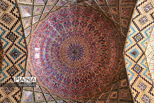 نصیرالملک؛ مسجدی از نور و رنگ