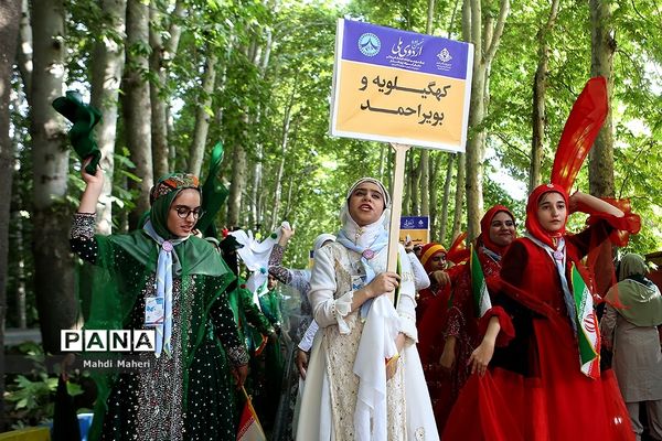 مراسم استقبال از دانش آموزان پیشتاز دختر در نهمین دوره اردوی ملی