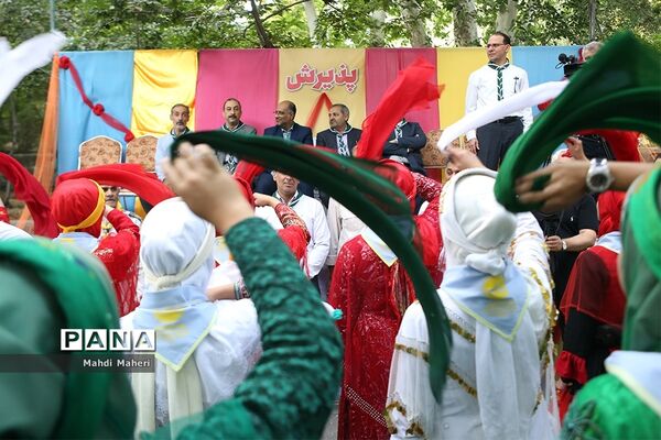 مراسم استقبال از دانش آموزان پیشتاز دختر در نهمین دوره اردوی ملی