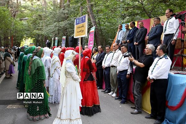 مراسم استقبال از دانش آموزان پیشتاز دختر در نهمین دوره اردوی ملی