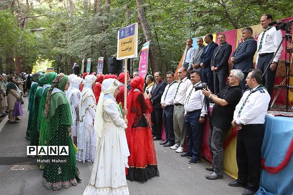 مراسم استقبال از دانش آموزان پیشتاز دختر در نهمین دوره اردوی ملی