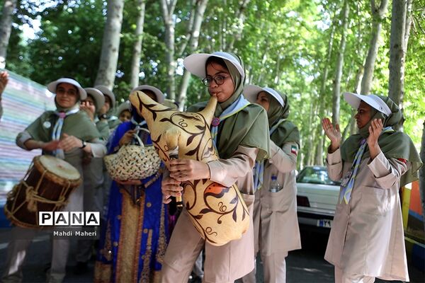 مراسم استقبال از دانش آموزان پیشتاز دختر در نهمین دوره اردوی ملی
