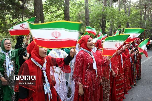 مراسم استقبال از دانش آموزان پیشتاز دختر در نهمین دوره اردوی ملی