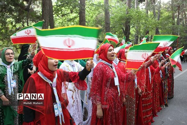 مراسم استقبال از دانش آموزان پیشتاز دختر در نهمین دوره اردوی ملی