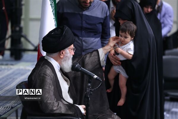 دیدار مدال‌آوران المپیادهای علمی و اعضای تیم ملی والیبال جوانان با رهبر انقلاب