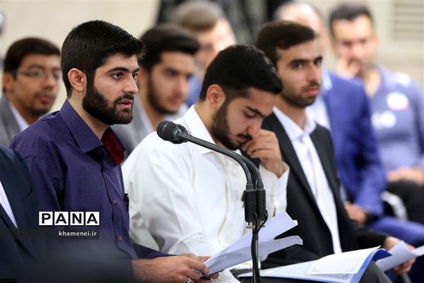 دیدار مدال‌آوران المپیادهای علمی و اعضای تیم ملی والیبال جوانان با رهبر انقلاب