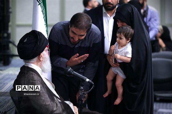 دیدار مدال‌آوران المپیادهای علمی و اعضای تیم ملی والیبال جوانان با رهبر انقلاب