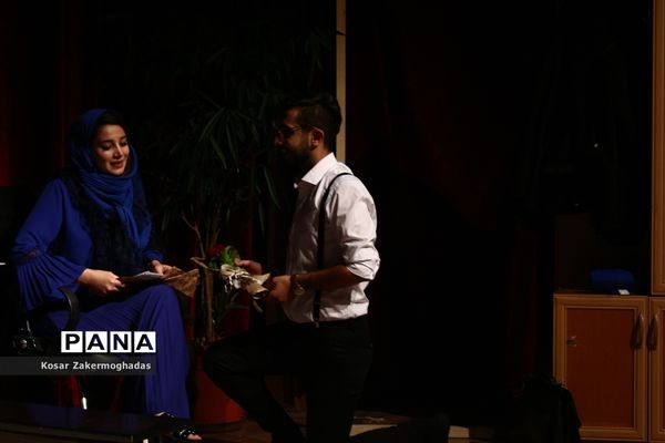 نمایش «رقص کاغذ رقص پاره‌ها »