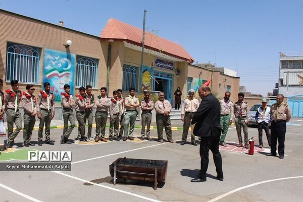 آموزش اطفای حریق پیشتازان  پسر اعزامی به نهمین دوره اردوی ملی
