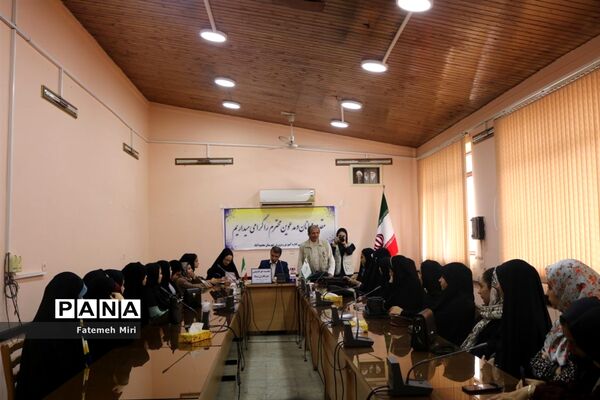 نشست هم‌اندیشی دانش‌آموزان خبرنگار در محمودآباد