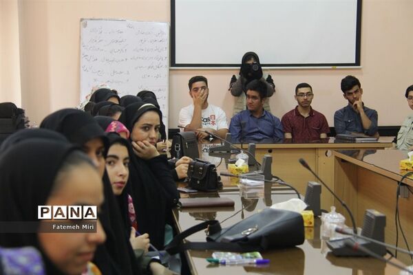 نشست هم‌اندیشی دانش‌آموزان خبرنگار در محمودآباد