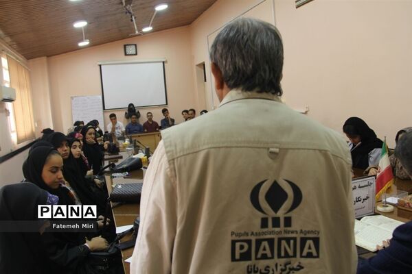 نشست هم‌اندیشی دانش‌آموزان خبرنگار در محمودآباد