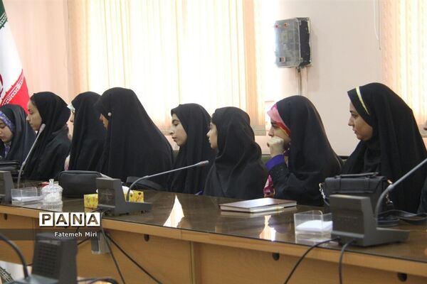 نشست هم‌اندیشی دانش‌آموزان خبرنگار در محمودآباد
