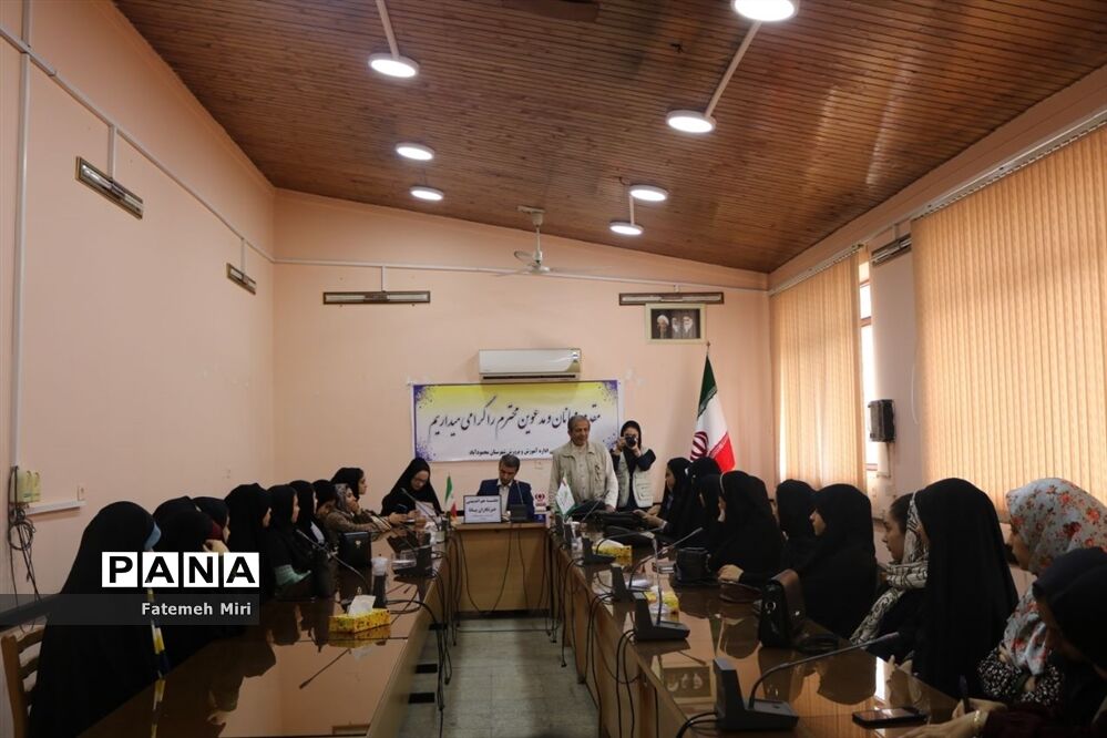 نشست هم‌اندیشی دانش‌آموزان خبرنگار در محمودآباد