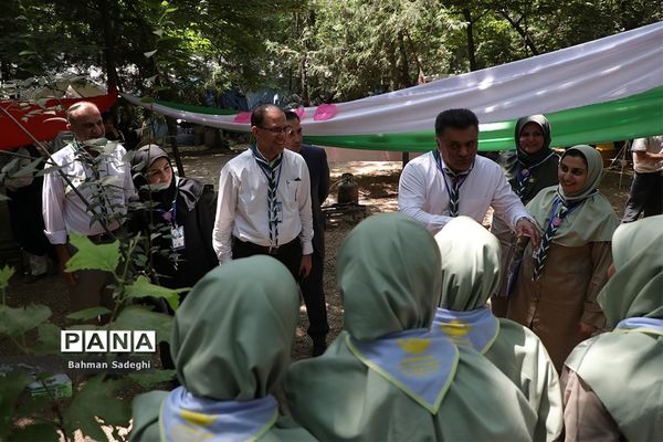 بازدید قائم مقام سازمان دانش آموزی از پخت غذا در نهمین دوره اردوی ملی پیشتازان دختر