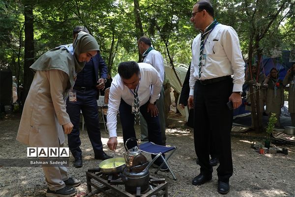 بازدید قائم مقام سازمان دانش آموزی از پخت غذا در نهمین دوره اردوی ملی پیشتازان دختر