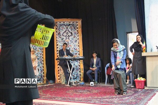 اختتامیه کلاس‌های تابستانه دختران در کانون شهید مطهری