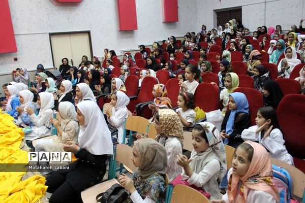 اختتامیه کلاس‌های تابستانه دختران در کانون شهید مطهری