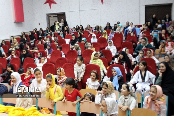 اختتامیه کلاس‌های تابستانه دختران در کانون شهید مطهری