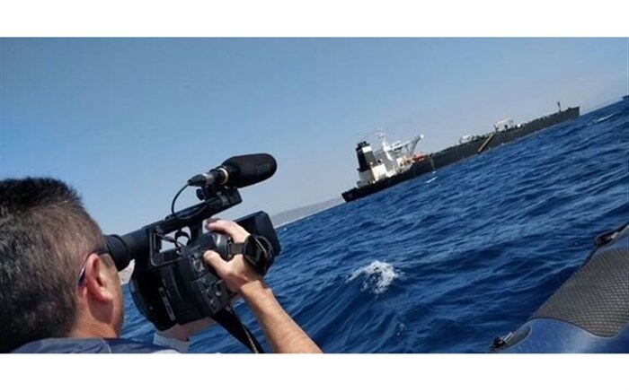 نفتکش ایرانی در تنگه جبل الطارق حرکت خود را آغاز کرد