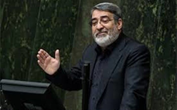 وزیر کشور نماینده سوال کننده را قانع کرد