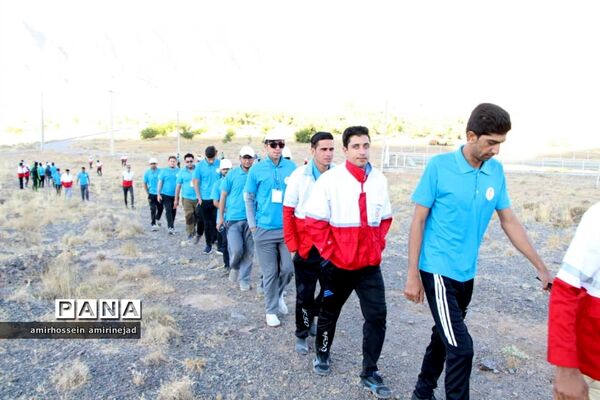 کوهپیمایی اعضای شرکت کننده در اردوی نشاط و امید جمعیت هلال احمر استان یزد