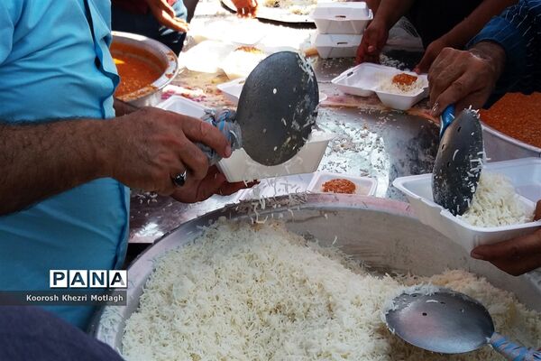 توزیع 5000 طعام به مناسبت عید ولایت در شهرستان کازرون
