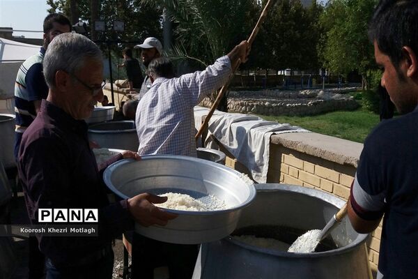 توزیع 5000 طعام به مناسبت عید ولایت در شهرستان کازرون