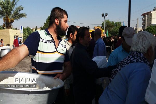 توزیع 5000 طعام به مناسبت عید ولایت در شهرستان کازرون