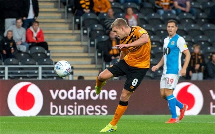 چمپیونزشیپ؛ هال سیتی با هوادارانش سوبله شد