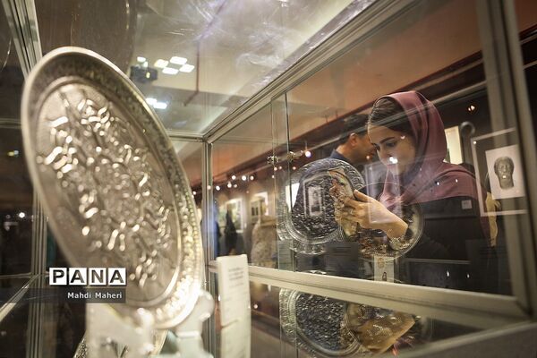 افتتاح نمایشگاه دستی تجسمی آثار دانش‌آموزان برگزیده مسابقات فرهنگی هنری