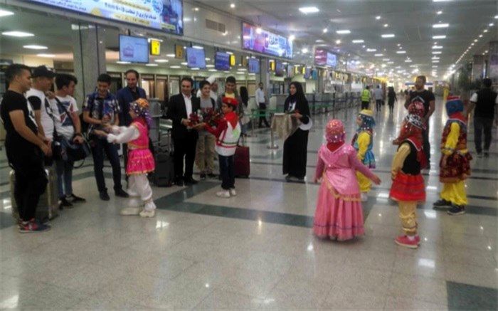 استقبال دانش آموزان پیشتاز از تیم های منتخب شرکت کننده در جشنواره خوارزمی