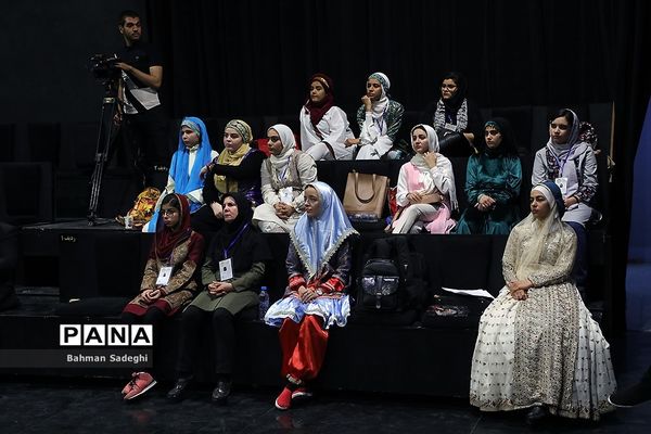 بازدید معاون پرورشی از سی و هفتمین جشنواره فرهنگی و هنری دانش‌آموزان برگزیده دختر کشور