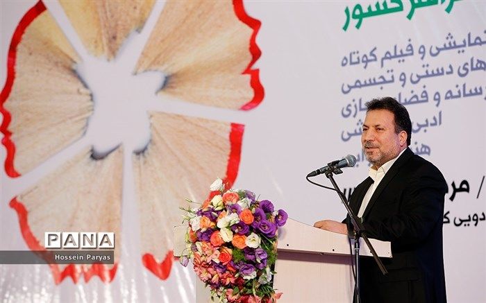 کمرئی: از دل جشنواره‌ها خزانه هنری کشور غنی‌تر می‌شود