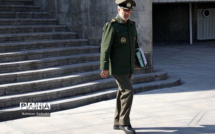 امیرحاتمی: ایران دست دوستی برای ایجاد صلح در جهان دراز می‌کند