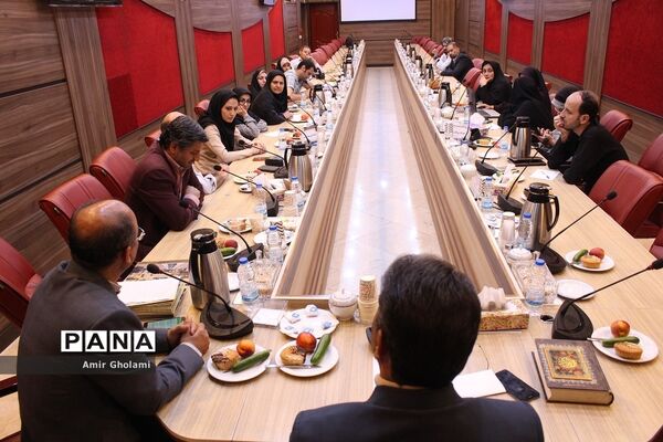 نشست مدیرکل آموزش و پرورش شهرستان‌های استان تهران با اصحاب رسانه