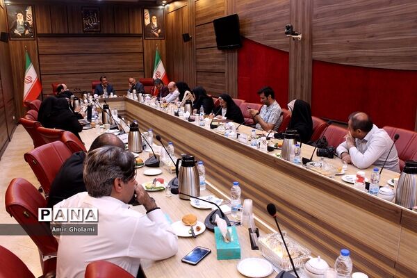 نشست مدیرکل آموزش و پرورش شهرستان‌های استان تهران با اصحاب رسانه