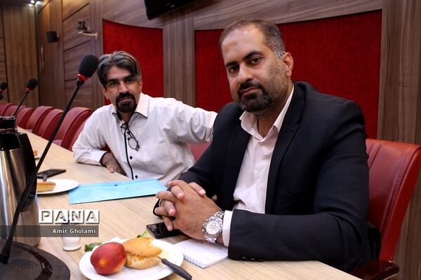 نشست مدیرکل آموزش و پرورش شهرستان‌های استان تهران با اصحاب رسانه