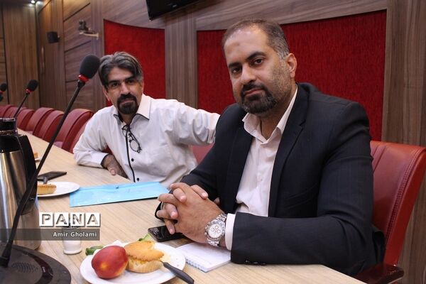 نشست مدیرکل آموزش و پرورش شهرستان‌های استان تهران با اصحاب رسانه